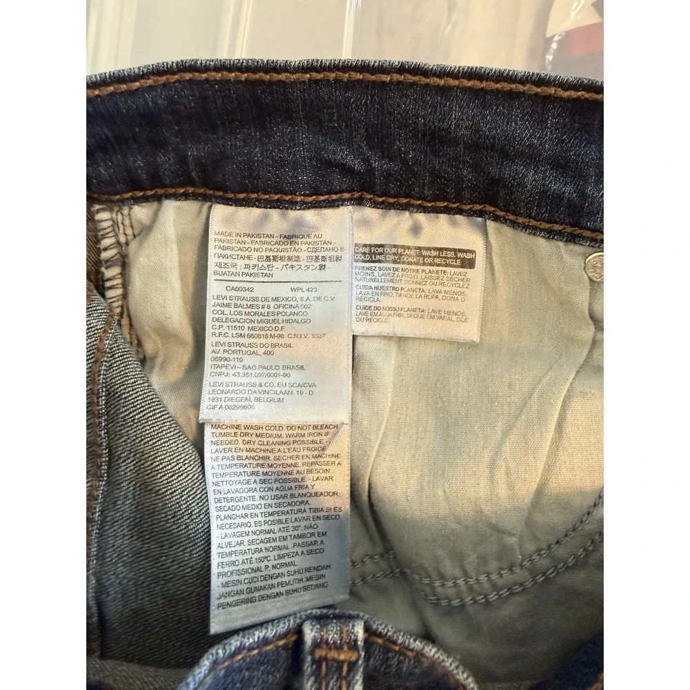 Levi's Y2K Vtg Low Rise Bermuda Jean Shorts Medium Wash Denim Size 30 Long Slim